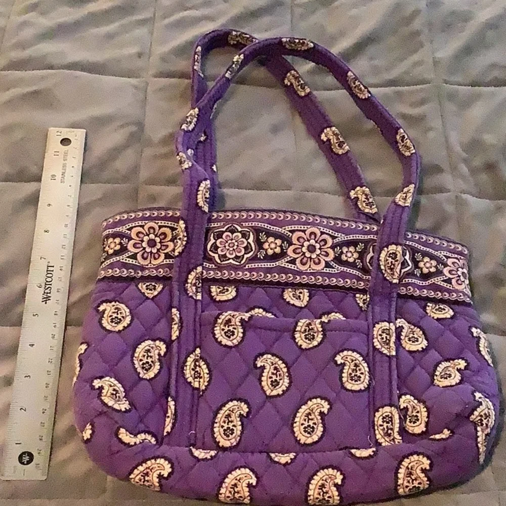 Vera Bradley, purple paisley shoulder bag - Picture 1 of 5